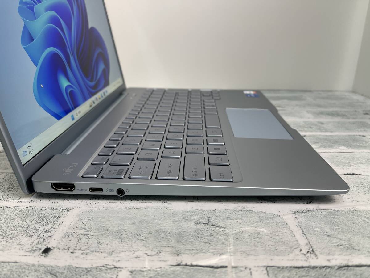 富士通 LIFEBOOK CH75/G3 ノートパソコン 第12世代Intel Core i5-1240P メモリ8GB+SSD256GB 指紋認(rèn)証 13.3型WUXGA Win11 送料無(wú)料 N7J927