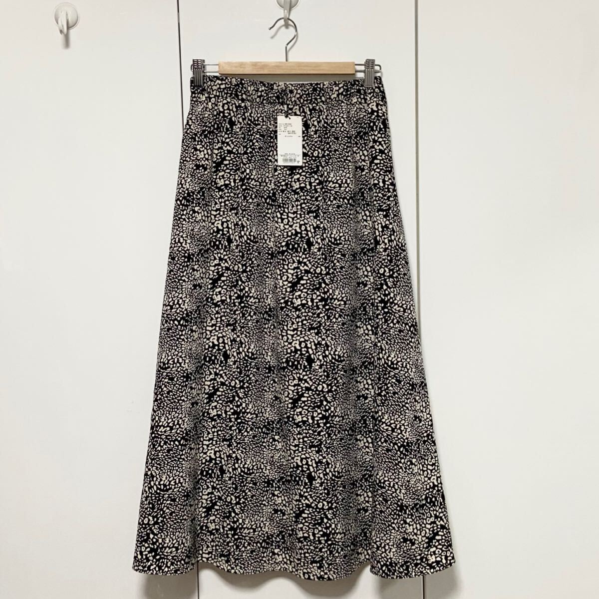 新品 アーバンリサーチ DOORS ランダム レオパードプリント スカート 定価11000円 _画像2
