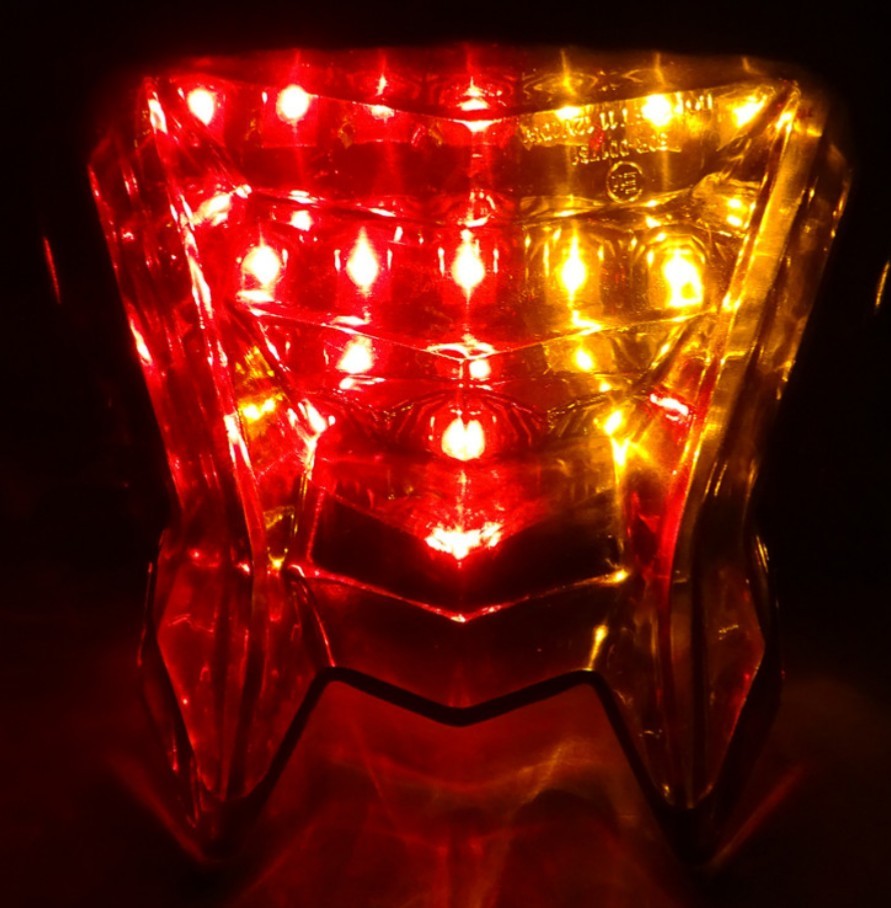 ★全國一律 送料2000円★新品未使用 S1000RR/S1000R専用 LEDテールランプ【クリア】ウィンカー機能內(nèi)蔵型 2009年式～2018年式