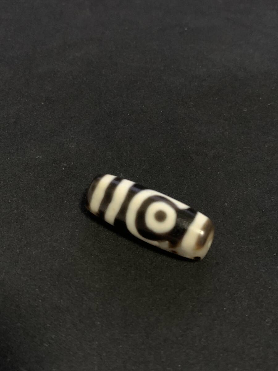 【 入手困難 】Dzi beadsジービーズ 赤瑪瑙 老礦仏二眼彫刻金剛杵天珠 Dzi Beads ジービーズ 二眼天珠 チベタン チベット Two eyed