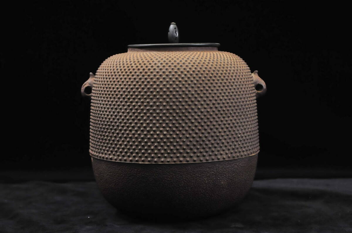 真作】 人間国宝 高橋敬典 『棗霰釜』 共箱 高さ：22cm 直径