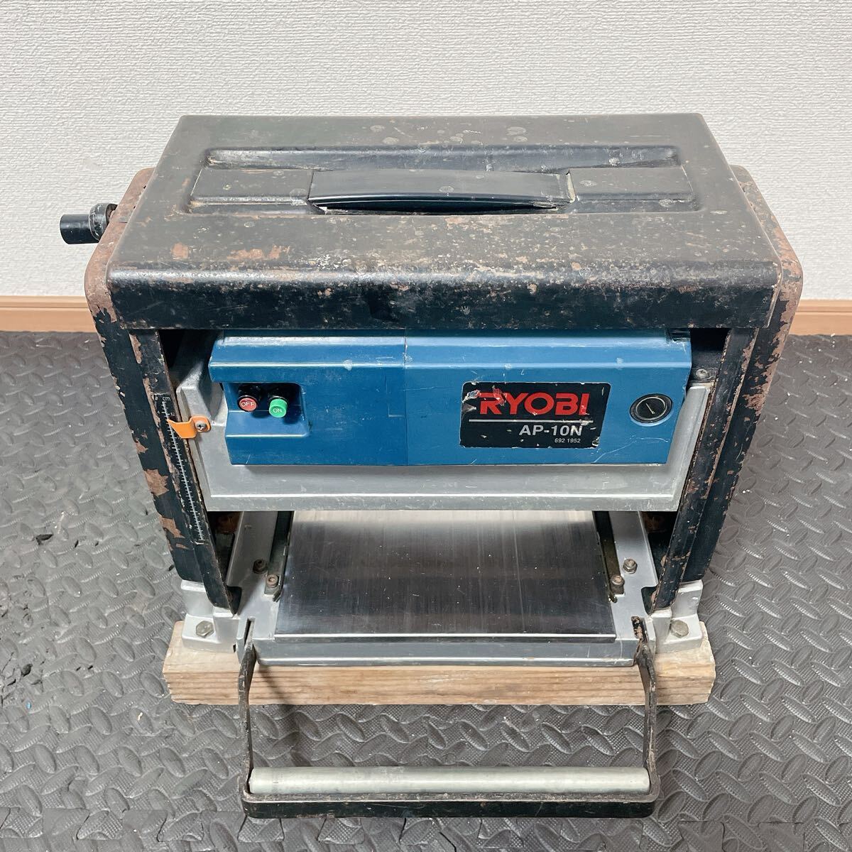 ☆通電確認☆動作難あり☆RYOBI 自動カンナ AP−10N 100V ☆通電確認☆動作難あり☆RYOBI 自動カンナ AP−10N 100V