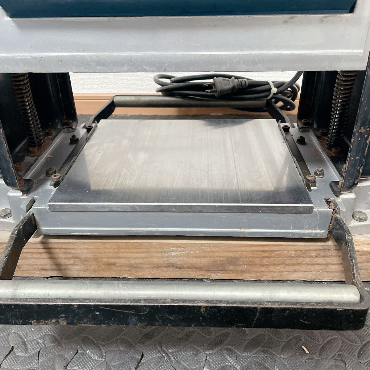 ☆通電確認☆動作難あり☆RYOBI 自動カンナ AP−10N 100V ☆通電確認☆動作難あり☆RYOBI 自動カンナ AP−10N 100V