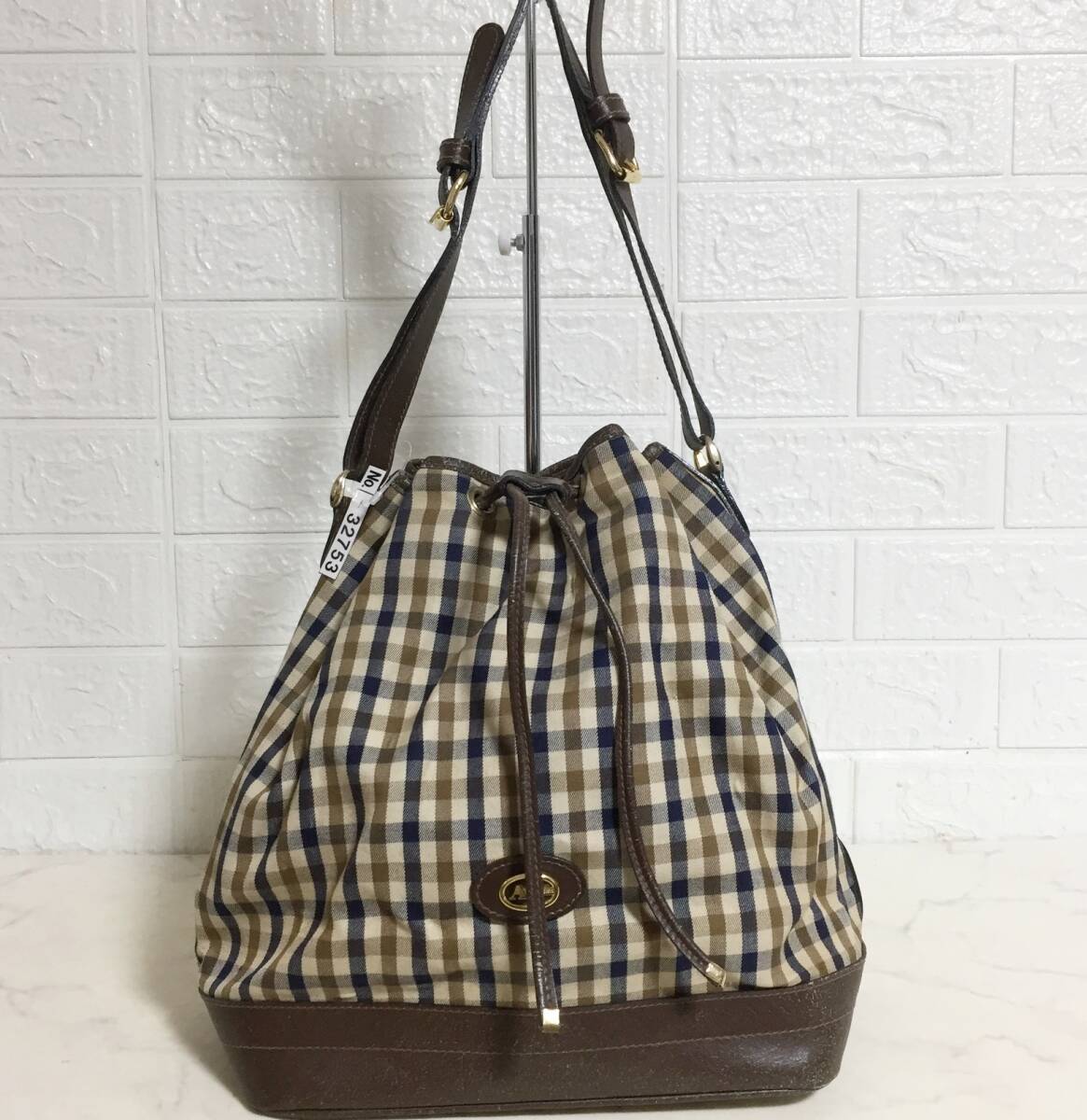 no32753 Aquascutum アクアスキュータム イタリア制 レザー キャンバス チェック柄 巾著 斜め掛けショルダー バッグ