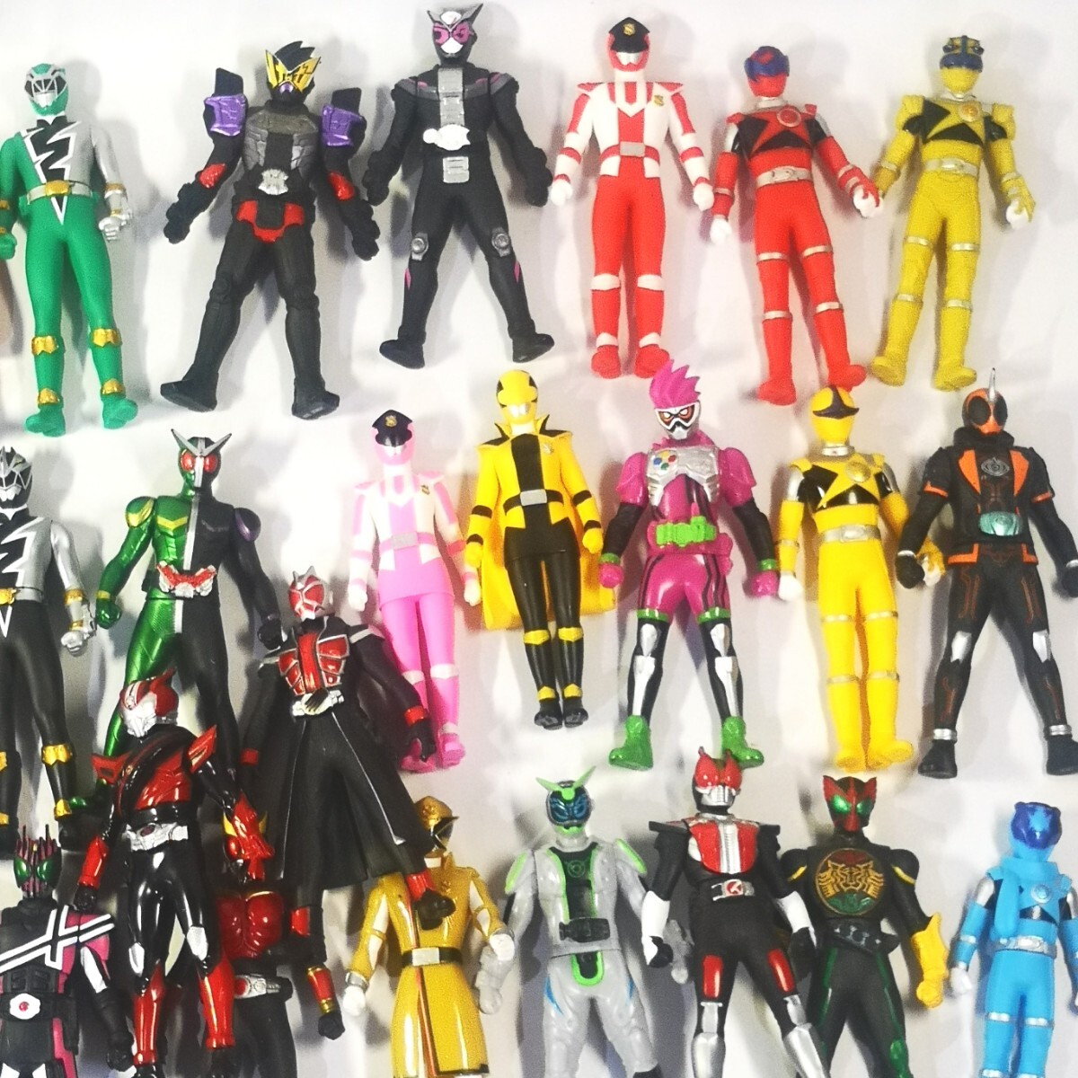 A547】送無 仮面ライダー 戦隊物 ウルトラマン他 ソフビ A547】送無 仮面ライダー 戦隊物 ウルトラマン他 ソフビ