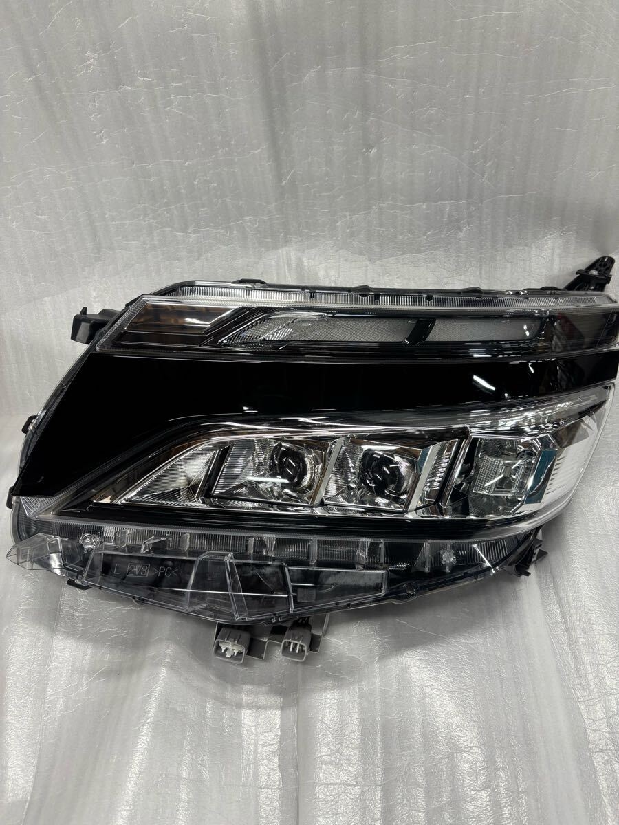 80 ヴォクシー 左ヘッドライト 後期 28-240 刻印:D