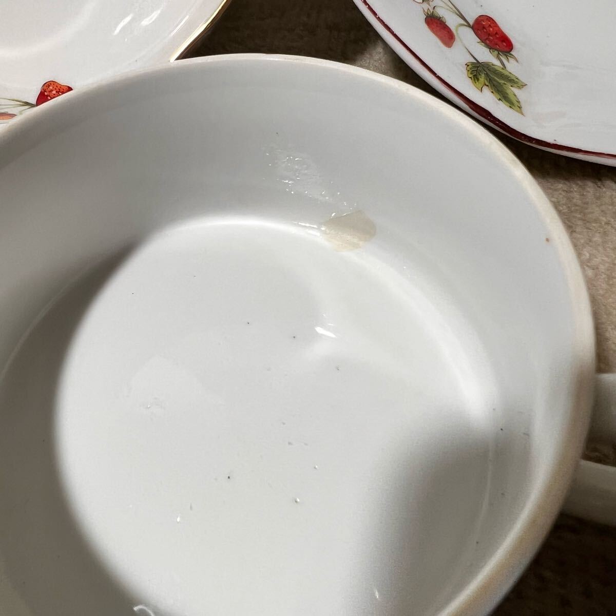 C2134 昭和レトロ いちご柄 食器セット 別シリーズだが似た絵柄 C2134 昭和レトロ いちご柄 食器セット 別シリーズだが似た絵柄