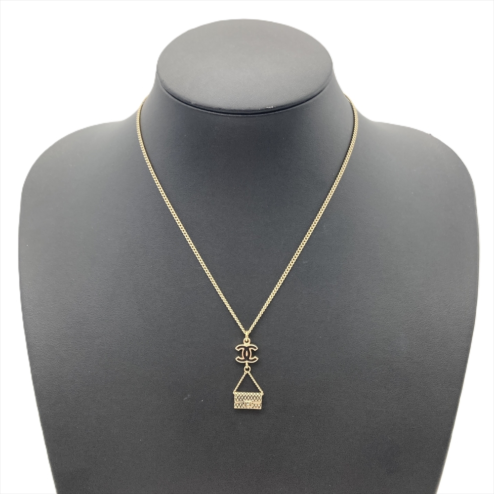 Chanel CHANEL здесь Mark matelasse колье metal 09A Gold сумка узор женский Chanel CHANEL здесь Mark matelasse колье metal 09A Gold сумка узор женский