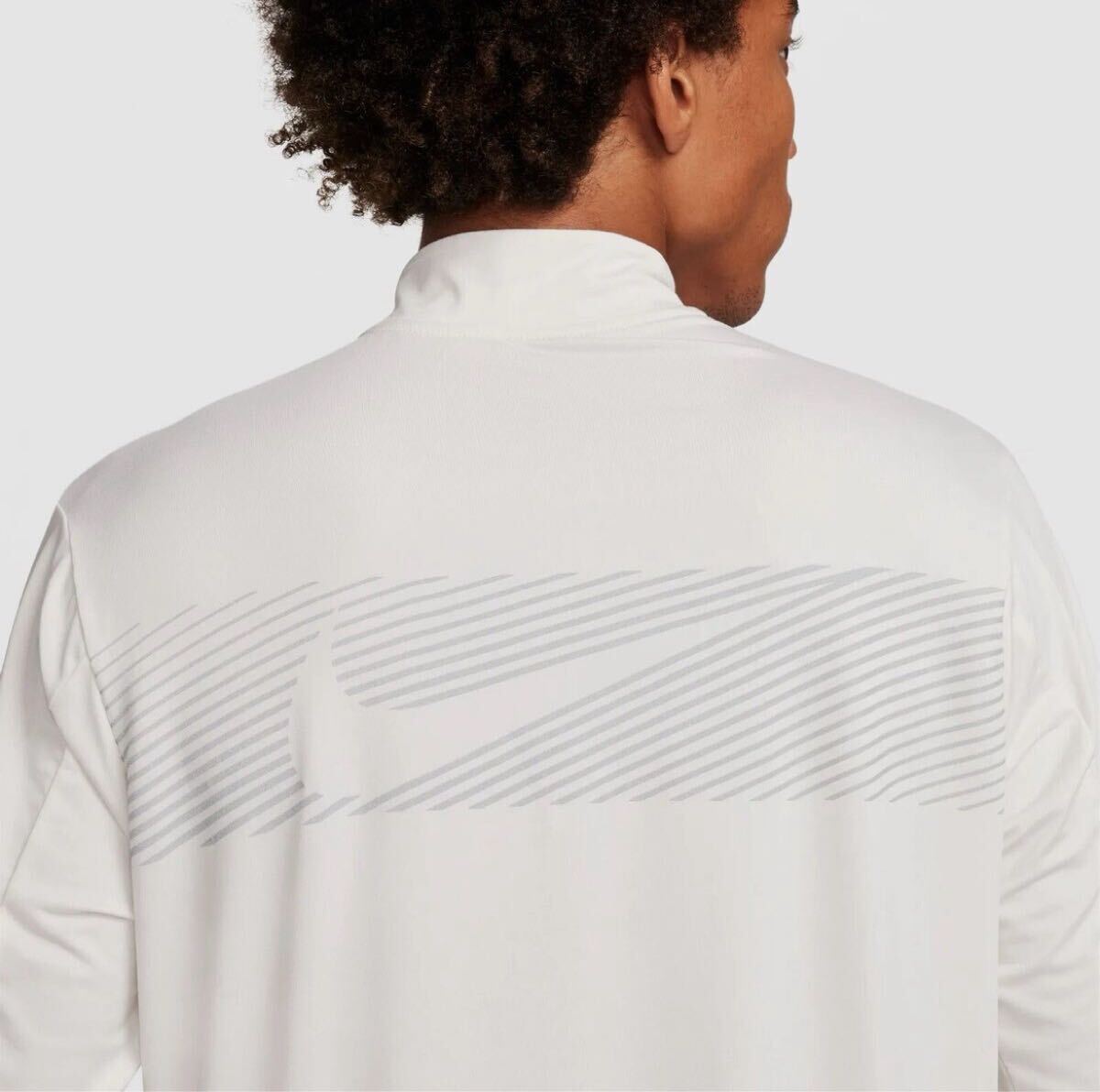 M 新品 ナイキ ランニングトップ エレメント フラッシュ 長袖 ランシャツ 白 ハーフジップ ロンＴ ランシャツ DRI-FIT 