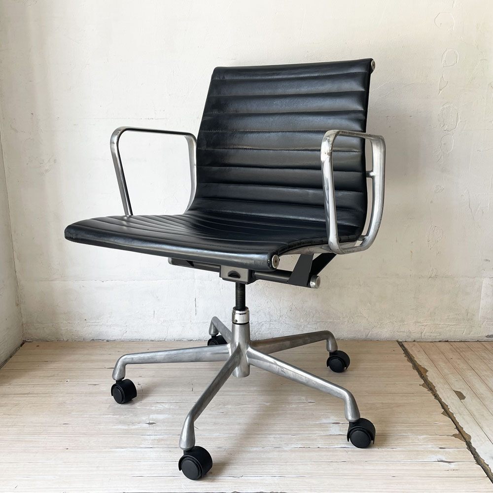 ★ ハーマンミラー Herman Miller アルミナムグループ マネジメントチェア 本革 5本腳 C&Rイームズ ミッドセンチュリー 定価￥400,400-