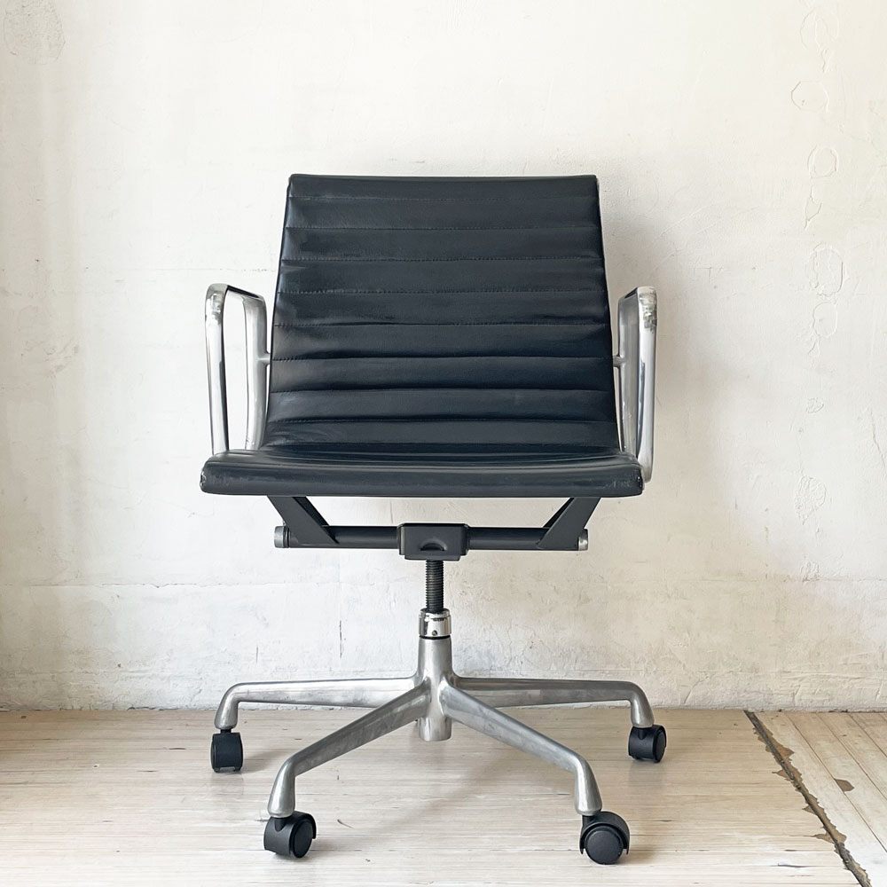 ★ ハーマンミラー Herman Miller アルミナムグループ マネジメントチェア 本革 5本腳 C&Rイームズ ミッドセンチュリー 定価￥400,400-