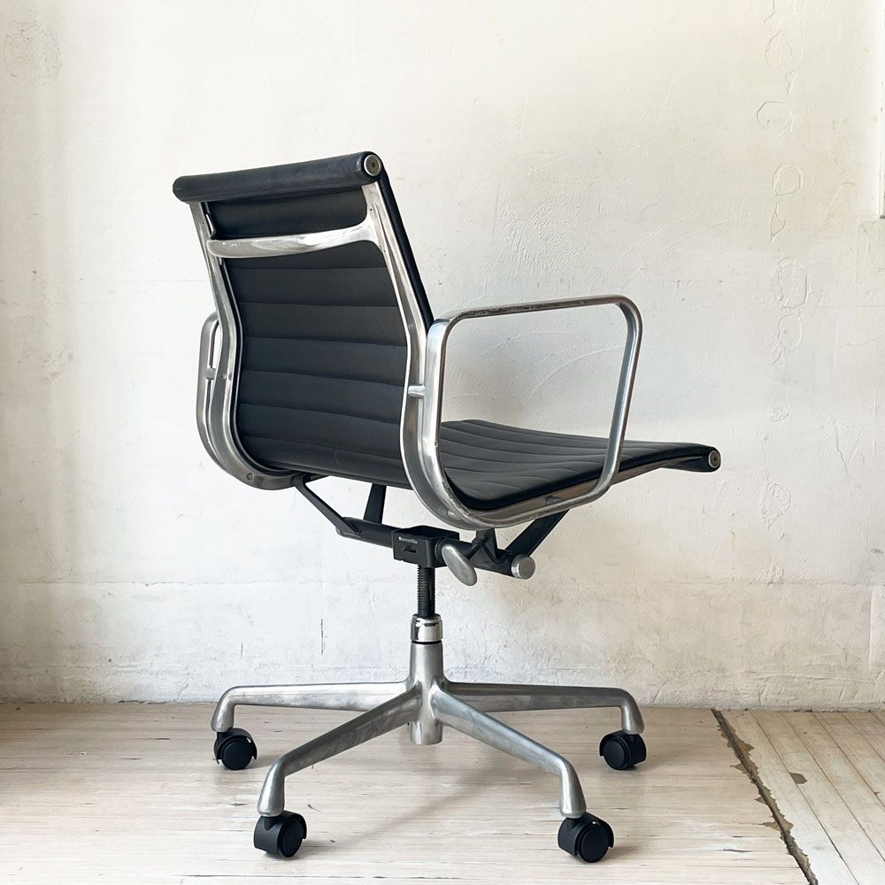★ ハーマンミラー Herman Miller アルミナムグループ マネジメントチェア 本革 5本腳 C&Rイームズ ミッドセンチュリー 定価￥400,400-