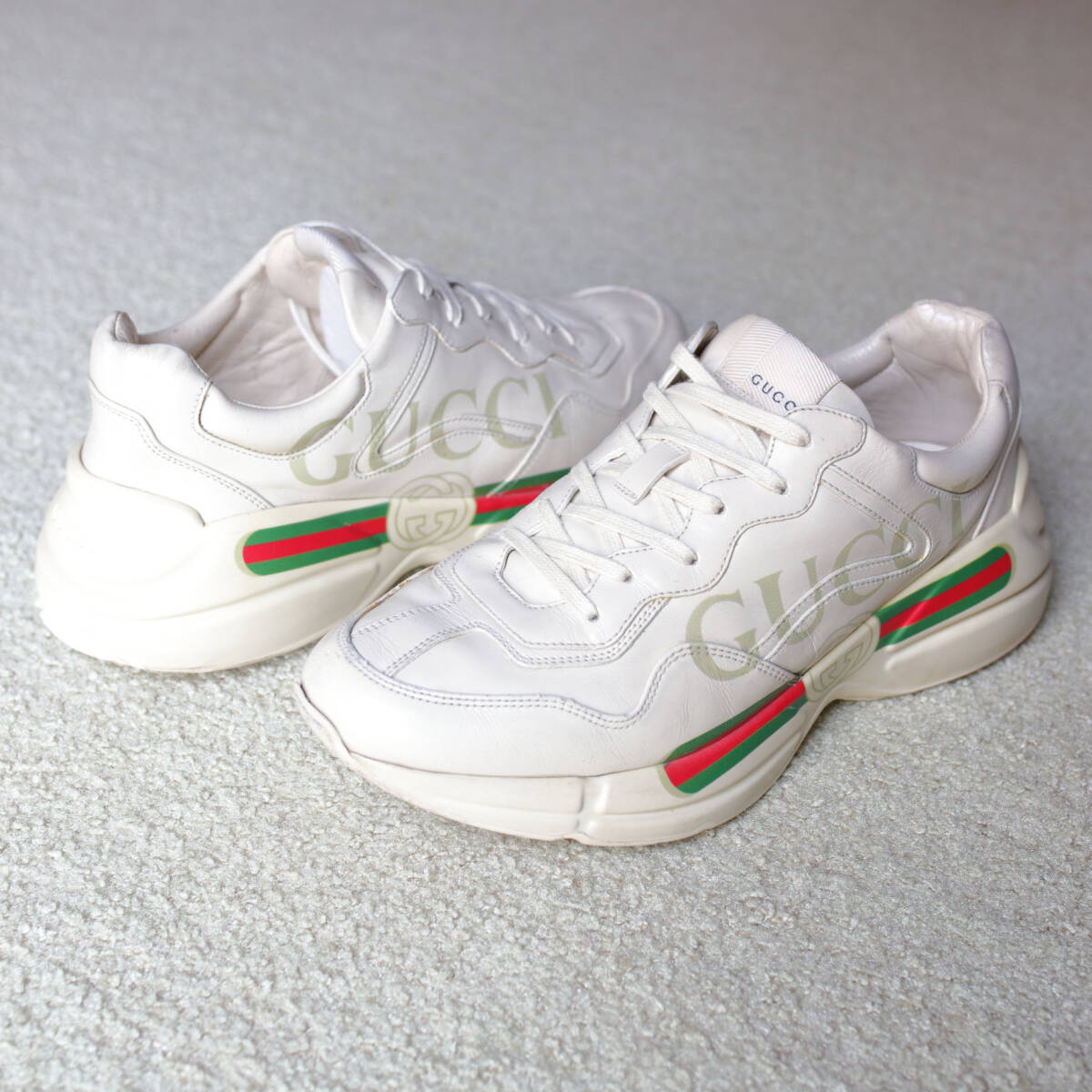 送料無料】Gucci Rhyton 500877 ロゴ レザースニーカー 8 送料無料】Gucci Rhyton 500877 ロゴ レザースニーカー 8