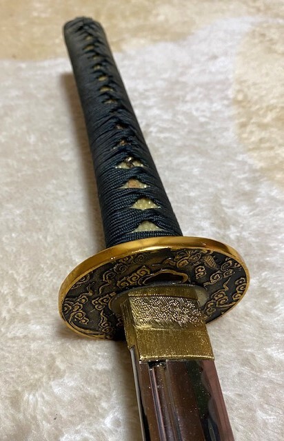 美品】模造刀 黒塗鞘、龍彫鍔、太刀、脇差2点セット、刀掛け付き