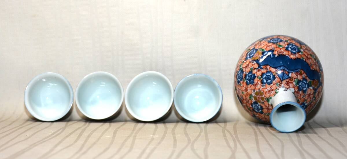 77◇初荷です ◇舘林源右衛門 古伊万里風楼閣桜図酒器 徳利 盃 77◇初荷です ◇舘林源右衛門 古伊万里風楼閣桜図酒器 徳利 盃
