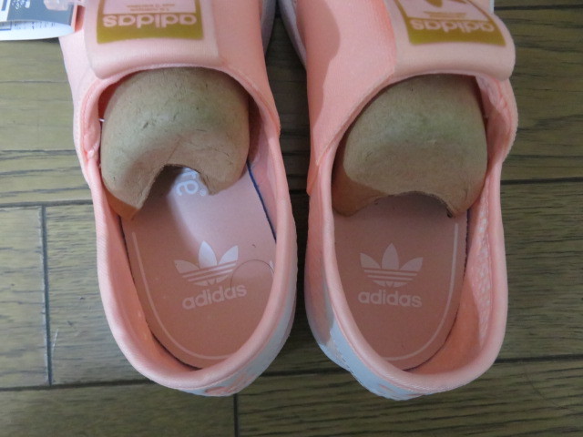 【新品】adidasアディダス薄手スニーカー　２０．０