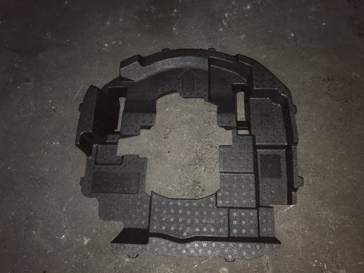 レクサス　ＬＳ460/600　后期　スペアタイヤガード　64705-50060