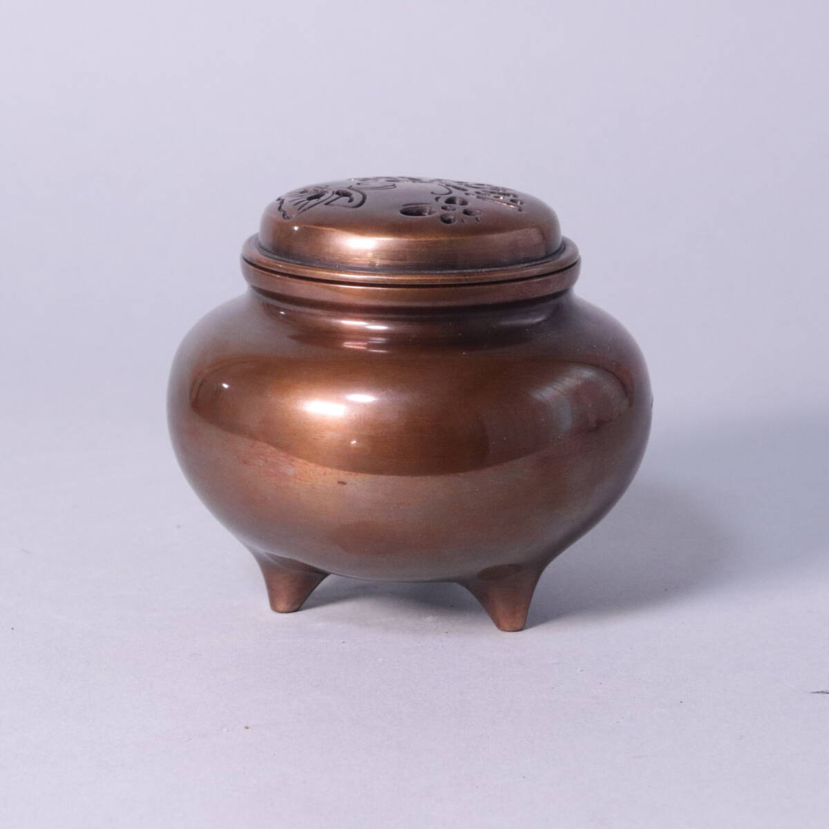 堀井幸雲作 鋳銅 香炉 玉宝型菊水 銅製 共箱 重さ558g 高岡銅器 堀井幸雲作 鋳銅 香炉 玉宝型菊水 銅製 共箱 重さ558g 高岡銅器