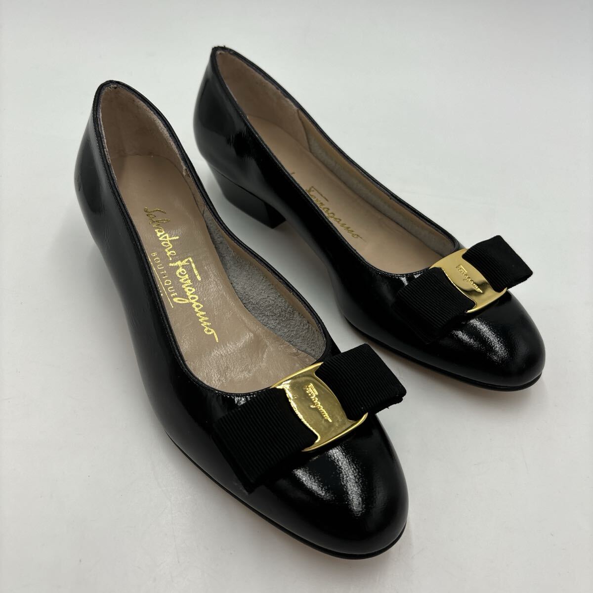 K ＊ 未使用 保存袋付き '高級(jí)婦人靴' Salvatore Ferragamo サルヴァトーレフェラガモ 本革 ヴァラリボン ヒール / パンプス 4.5C 21.5cm 
