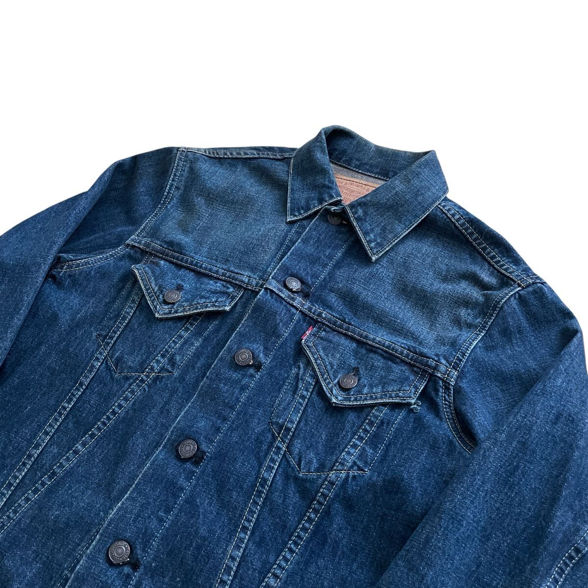 美品 濃紺 リーバイス 71557 bigE 60s復刻 3rd Gジャン 日本製 美品 濃紺 リーバイス 71557 bigE 60s復刻 3rd Gジャン 日本製