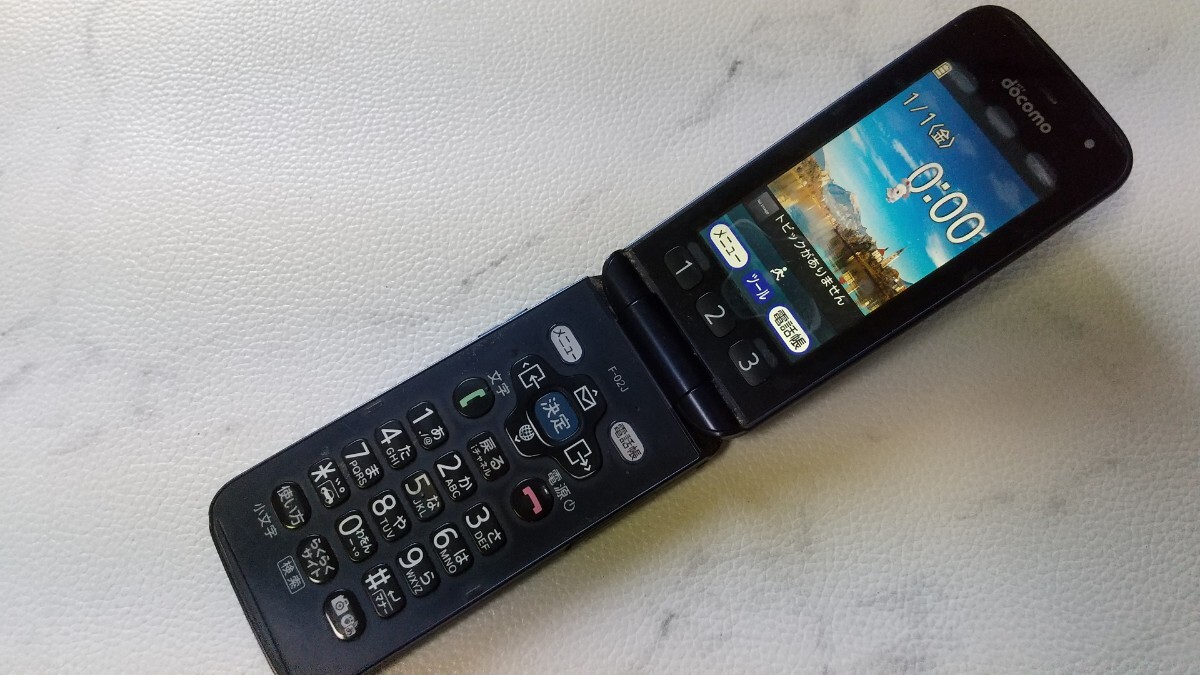 S2038 docomo SIMフリー らくらくホン F-02J FUJITSU 4Gガラホ 簡易動作確認＆初期化OK 判定○ 送料無料 Webにてロック解除受付手続済み
