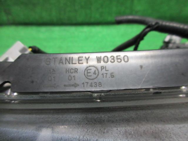 フィット DAA-GP5 左 ヘッド ランプ ライト ASSY ハイブリッド NH624P プレミアムホワイトパール スタンレー W0350 240754