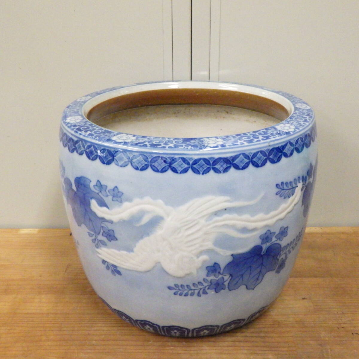 特大 火鉢 陶器 鳳凰 桐葉 ヴィンテージ 古道具 詳細不明 同梱 特大 火鉢 陶器 鳳凰 桐葉 ヴィンテージ 古道具 詳細不明 同梱