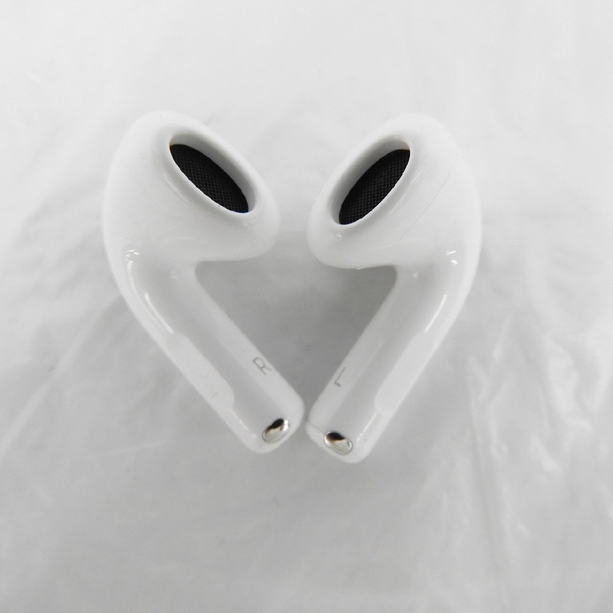 中古品】Apple アップル ワイヤレスイヤホン AirPods 4 MXP63J/A 中古品】Apple アップル ワイヤレスイヤホン AirPods 4 MXP63J/A