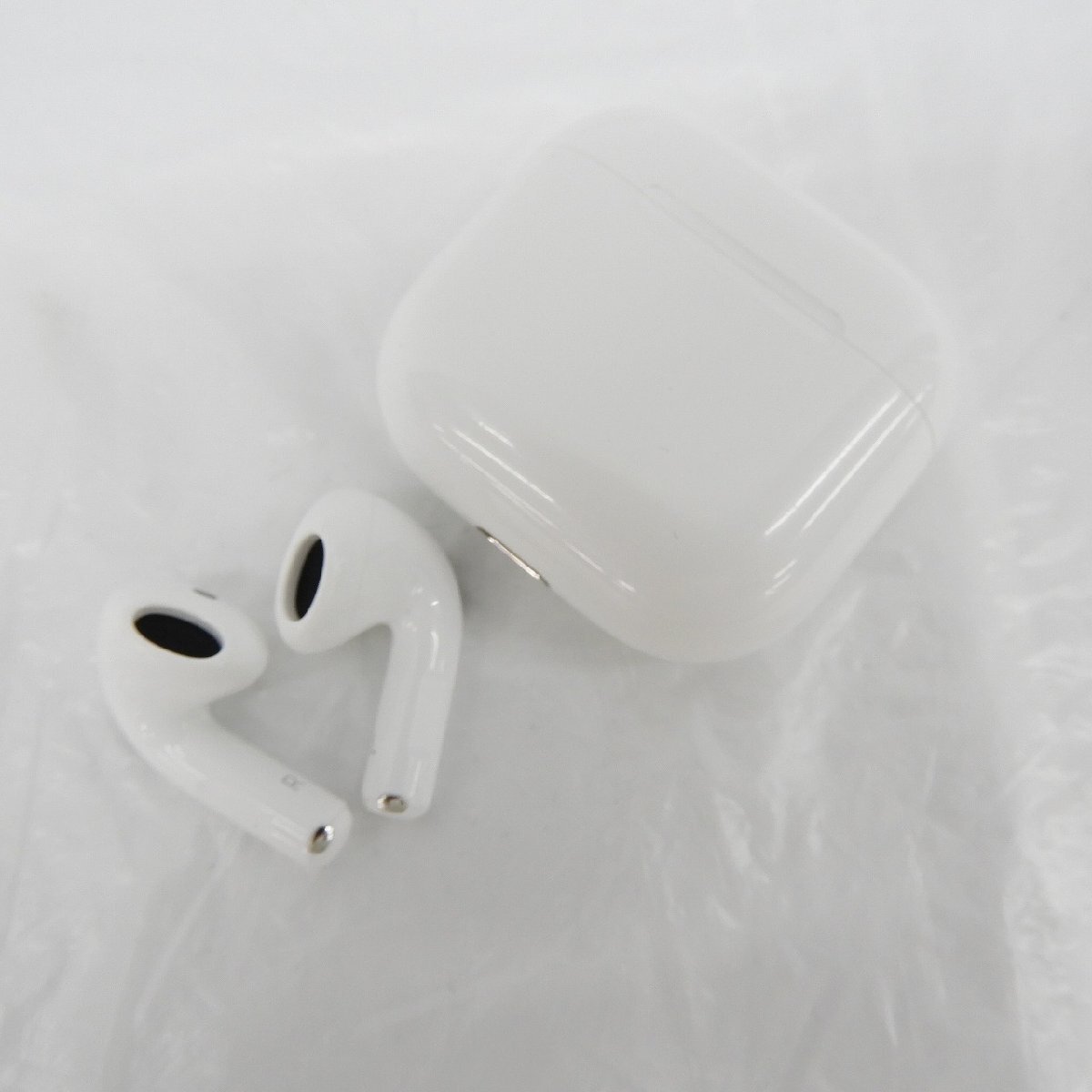 中古品】Apple アップル ワイヤレスイヤホン AirPods 4 MXP63J/A 中古品】Apple アップル ワイヤレスイヤホン AirPods 4 MXP63J/A