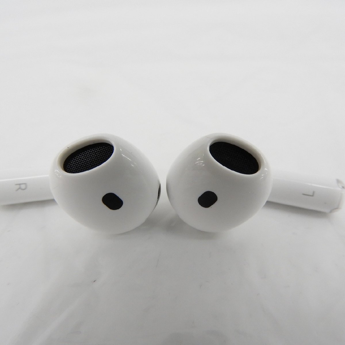 中古品】Apple アップル ワイヤレスイヤホン AirPods 4 MXP63J/A 中古品】Apple アップル ワイヤレスイヤホン AirPods 4 MXP63J/A