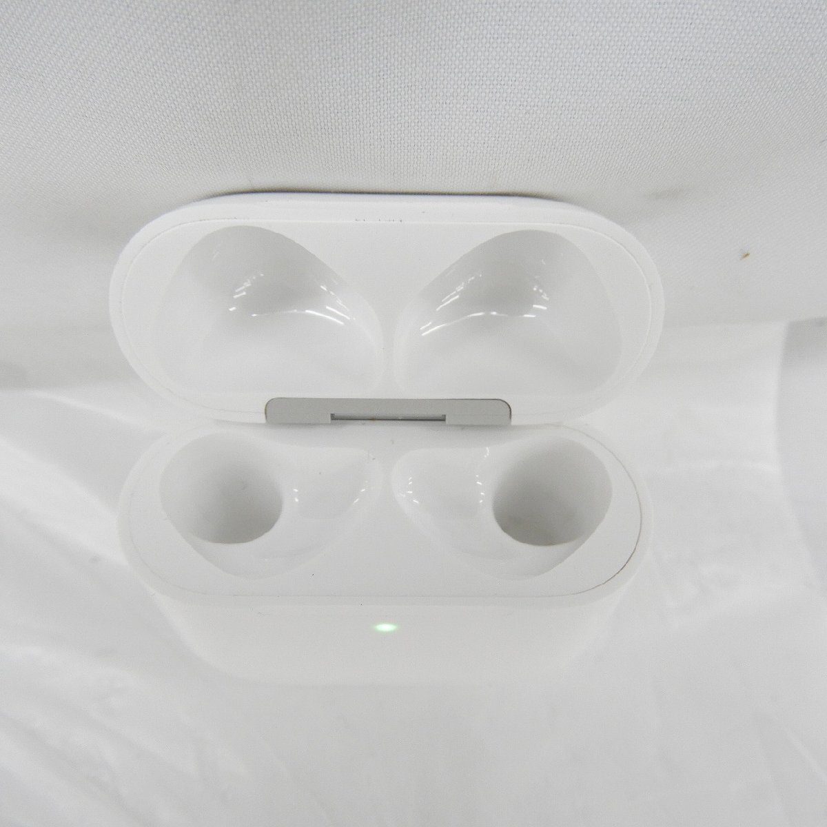 中古品】Apple アップル ワイヤレスイヤホン AirPods 4 MXP63J/A 中古品】Apple アップル ワイヤレスイヤホン AirPods 4 MXP63J/A