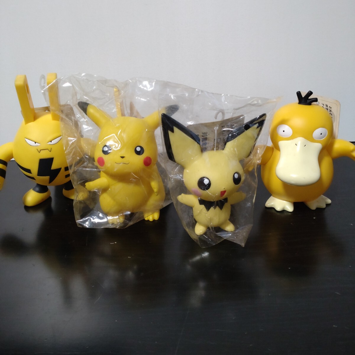 新品 未使用 ポケモン デラックス フィギュアコレクション 4体 新品 未使用 ポケモン デラックス フィギュアコレクション 4体