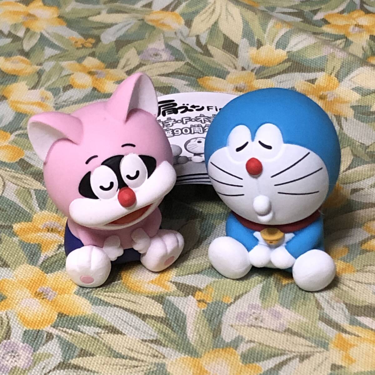 送料無 ドラえもん&ポコニャン 肩ズンFig. 藤子・F・不二雄 生誕90周年記念 ガチャ/