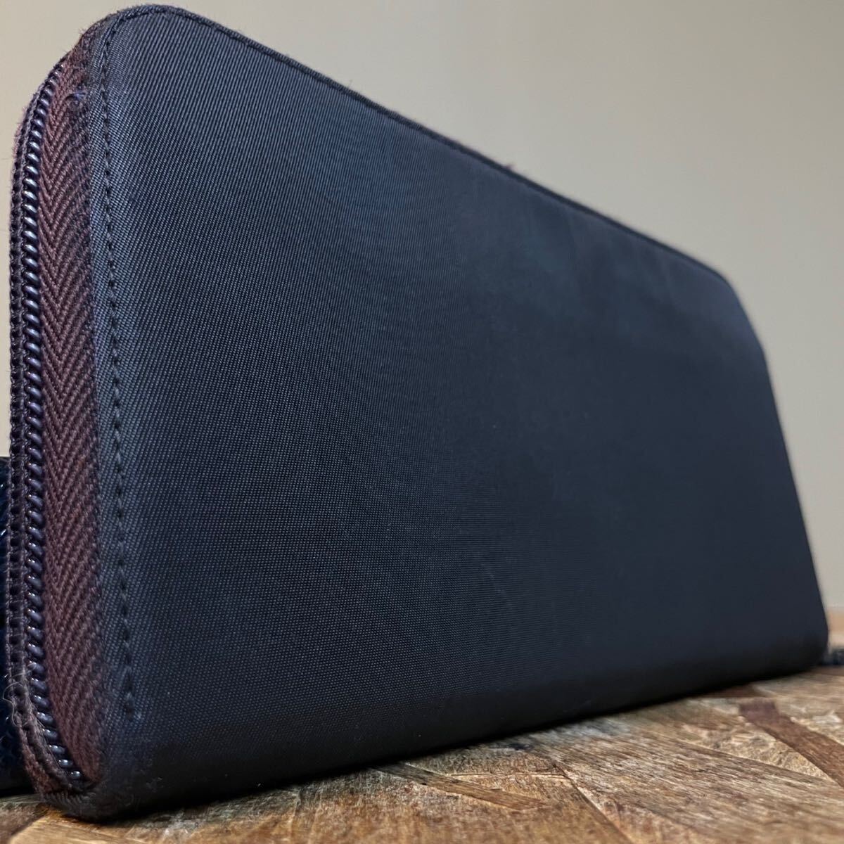 一円 美品 PRADA プラダ ナイロン ラウンドファスナー 一円 美品 PRADA プラダ ナイロン ラウンドファスナー