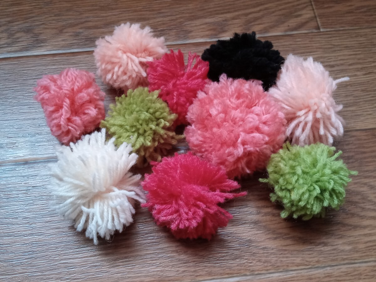 ☆かわいい毛纟のポンポン 10個セット 良品！☆