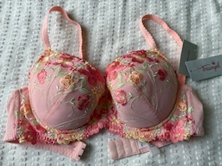 新品★トリンプ★D75★ブラジャー★きれいピンク★お花模様レース★中央飾りリボン★レッドレーベル?E