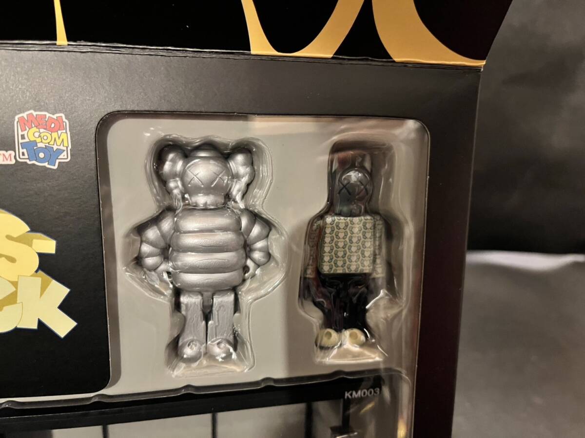 メディコムトイ KAWS KUBRICK 未使用品 キューブリック ベア メディコムトイ KAWS KUBRICK 未使用品 キューブリック ベア