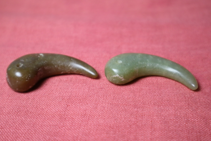 出土品!! 勾玉 2点 検蛇紋岩縄文弥生古墳考古土偶埴輪珍品 出土品!! 勾玉 2点 検蛇紋岩縄文弥生古墳考古土偶埴輪珍品