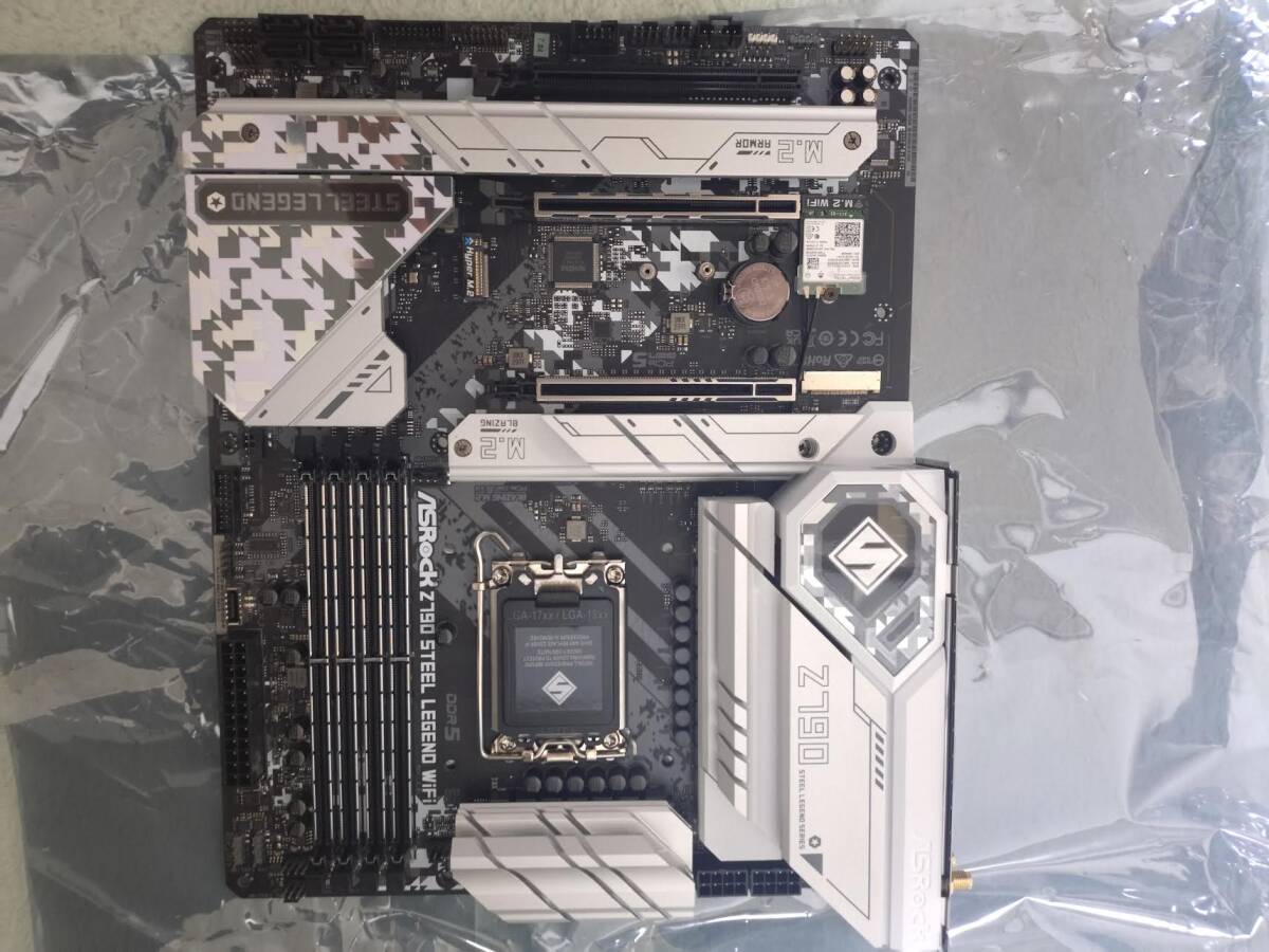 ASRock Z790 Steel Legend WiFi + Core i7 12700KF + CORSAIR ASRock Z790 Steel Legend WiFi + Core i7 12700KF + CORSAIR