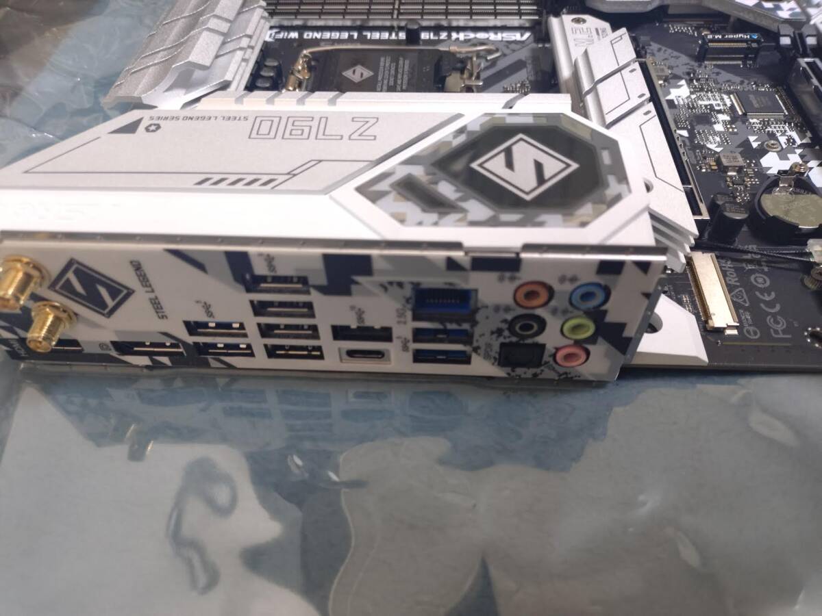 ASRock Z790 Steel Legend WiFi + Core i7 12700KF + CORSAIR ASRock Z790 Steel Legend WiFi + Core i7 12700KF + CORSAIR
