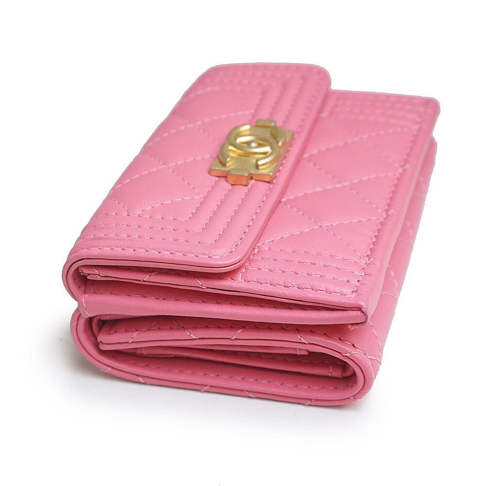 （新品?未使用品）シャネル CHANEL ボーイシャネル スモール フラップ ウォレット コンパクト 三つ折り財(cái)布 ラムスキン ピンク A84432