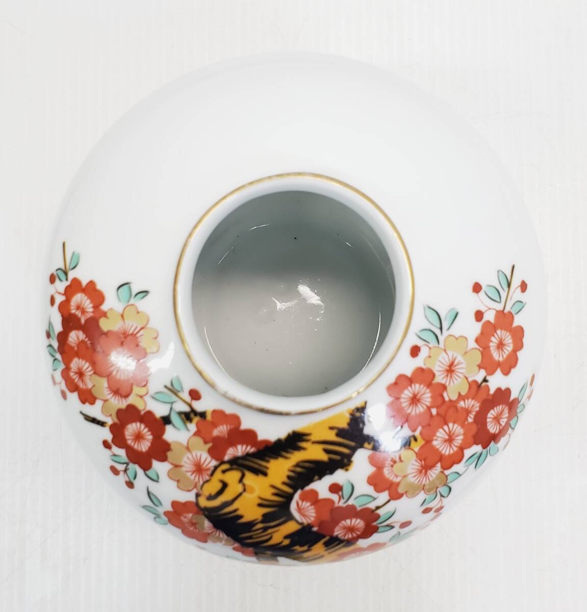 A35235 有田焼 哲山造 金彩色絵桜紋 花瓶 花器 花入 高さ約14