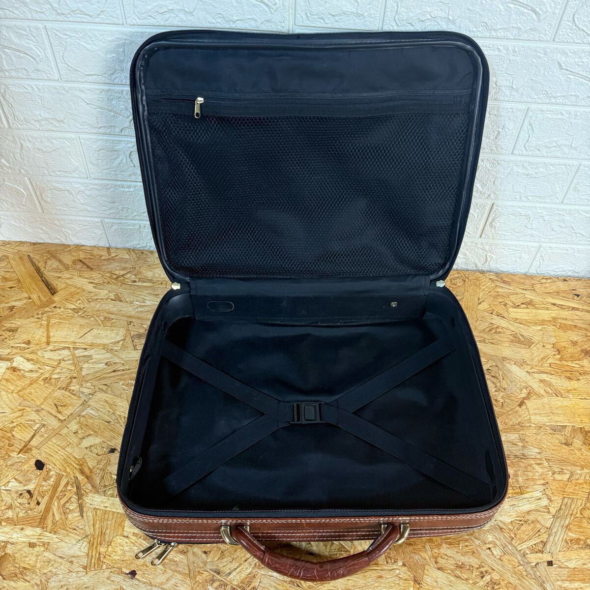 美品】Canbell Valentino キャンベル ヴァレンティノ レザー 美品】Canbell Valentino キャンベル ヴァレンティノ レザー