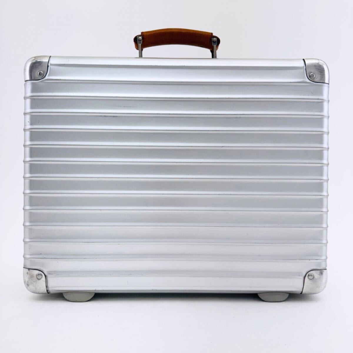 廃盤】RIMOWA リモワ CLASSIC FLIGHT クラシックフライト 24L 廃盤】RIMOWA リモワ CLASSIC FLIGHT クラシックフライト 24L