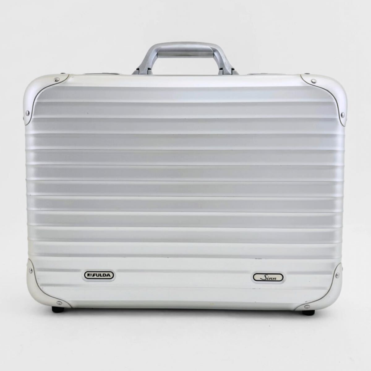 限定モデル】RIMOWA リモワ Sinn ジン Fulda フルダ 958 TOPAS 限定モデル】RIMOWA リモワ Sinn ジン Fulda フルダ 958 TOPAS