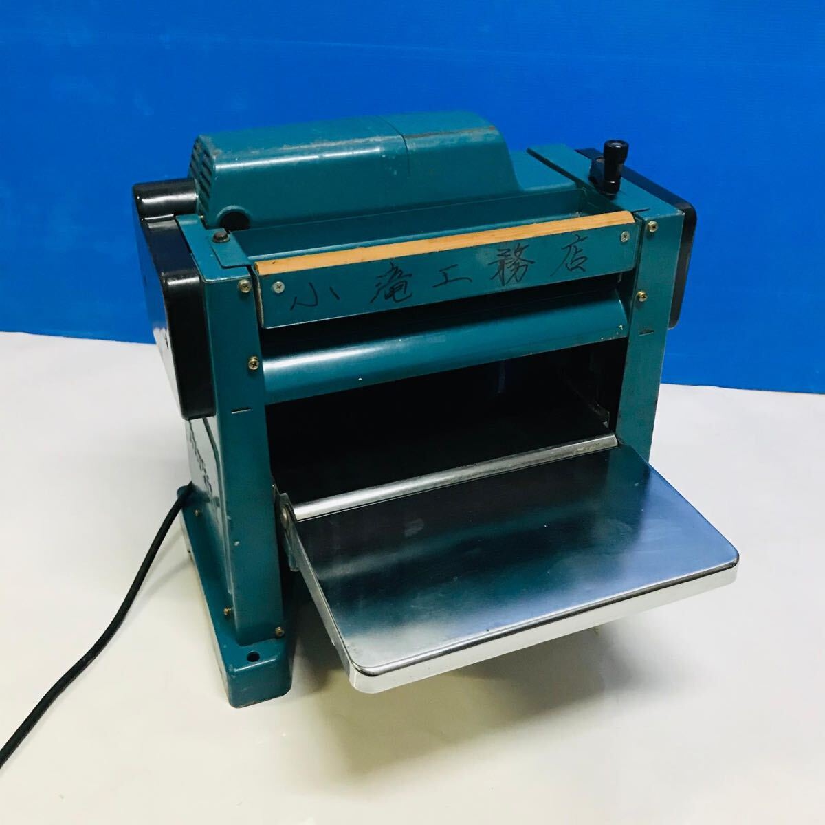1円 makita マキタ 300 自動カンナ モデル:2012 通電動作確認 1円 makita マキタ 300 自動カンナ モデル:2012 通電動作確認