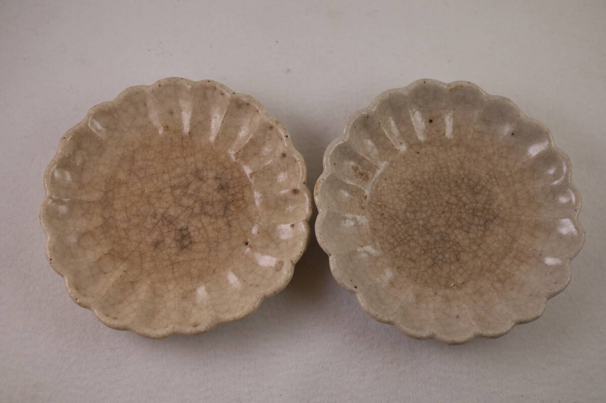 こてつ様 中国美術 哥釉蓮口小皿2点 時代物 唐物 宋朝 哥窯 11cm
