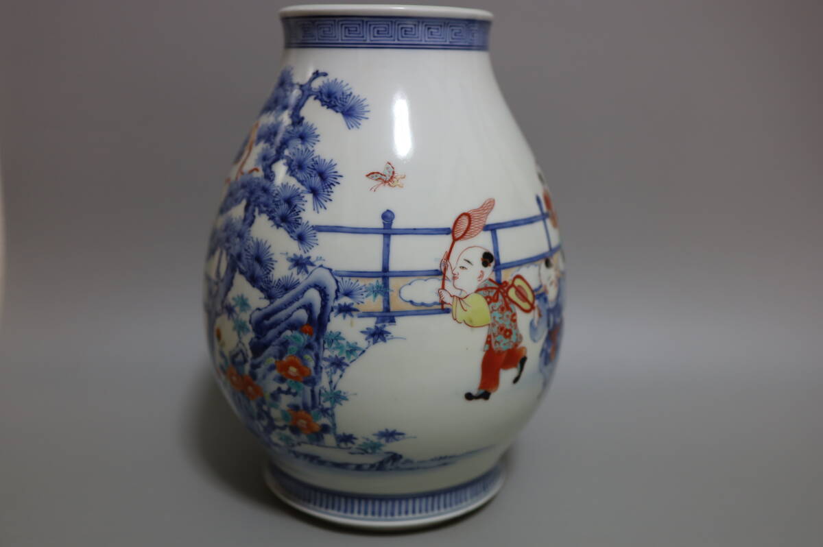 人間国宝 有田焼 今泉今右衛門 錦唐子絵花瓶 希少作 共箱 落款陶 人間国宝 有田焼 今泉今右衛門 錦唐子絵花瓶 希少作 共箱 落款陶