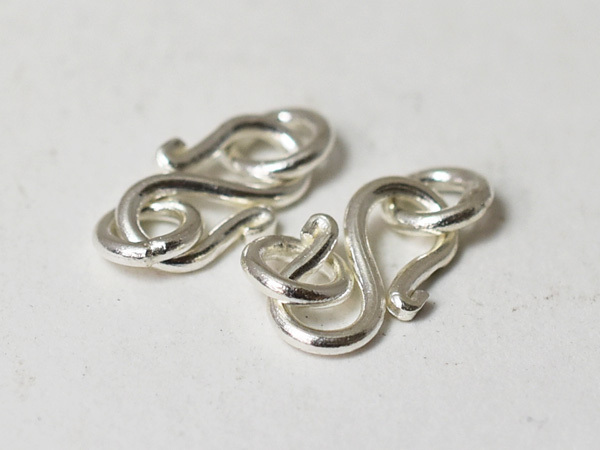 *. тяпка . tonbodama * выгода сломан! Curren серебряный S знак крюк модель . золотой 2 шт. комплект D3(12mm) Karen silver 925 серебряный ручная работа [T20001D-3]