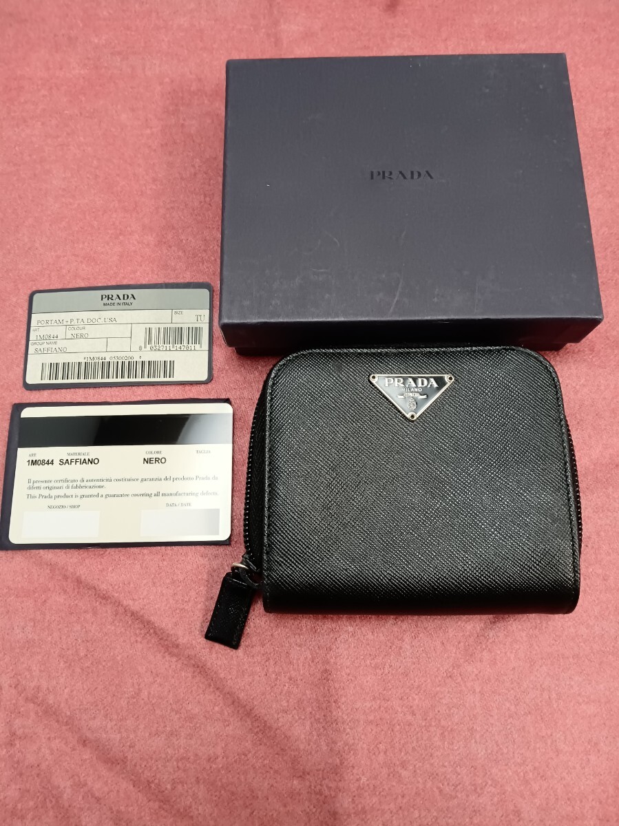 プラダ PRADA 折り財布 二つ折り ラウンドファスナー 三角 プラダ PRADA 折り財布 二つ折り ラウンドファスナー 三角